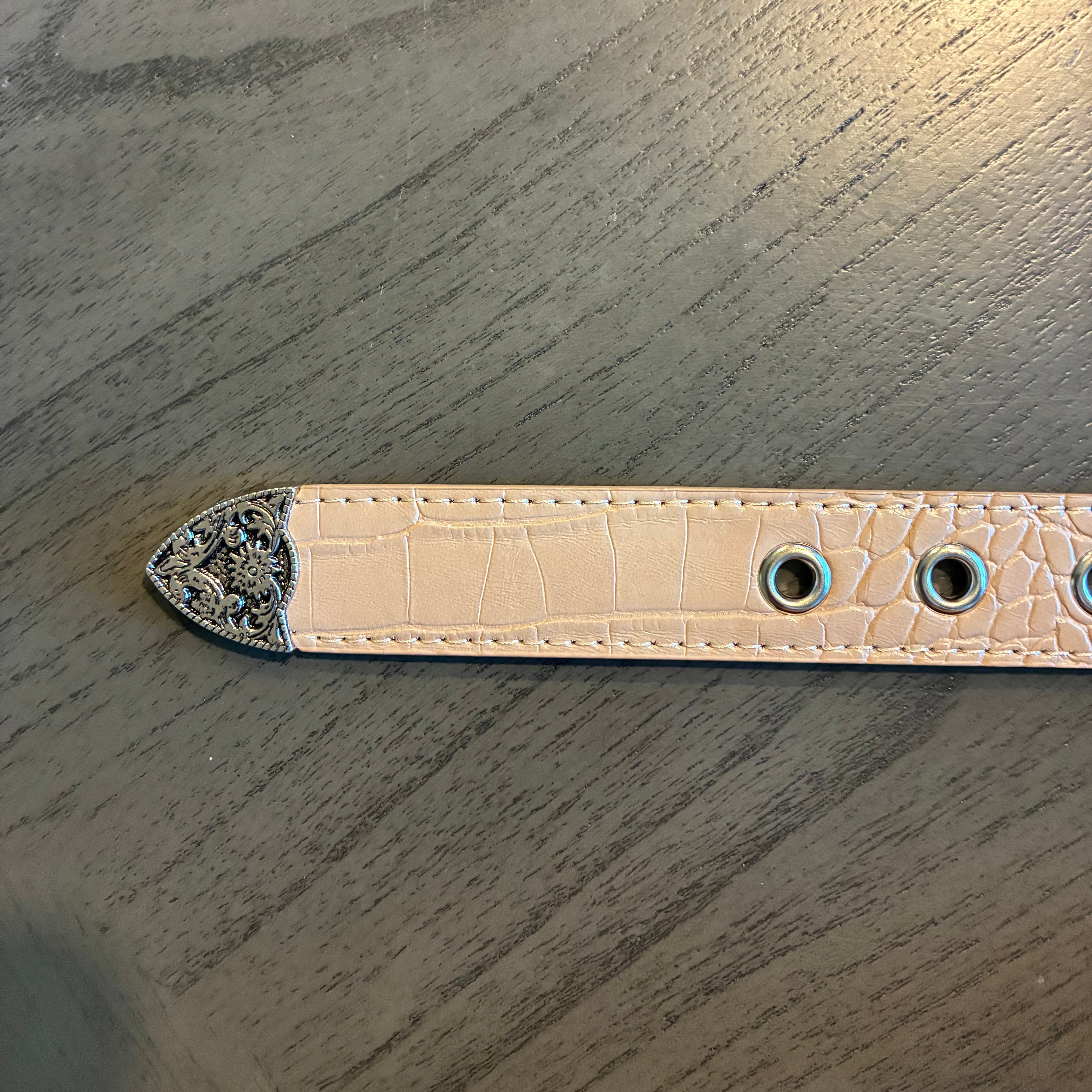 IGNRNT Studios Cream Croc Western Belt – Silver Buckle